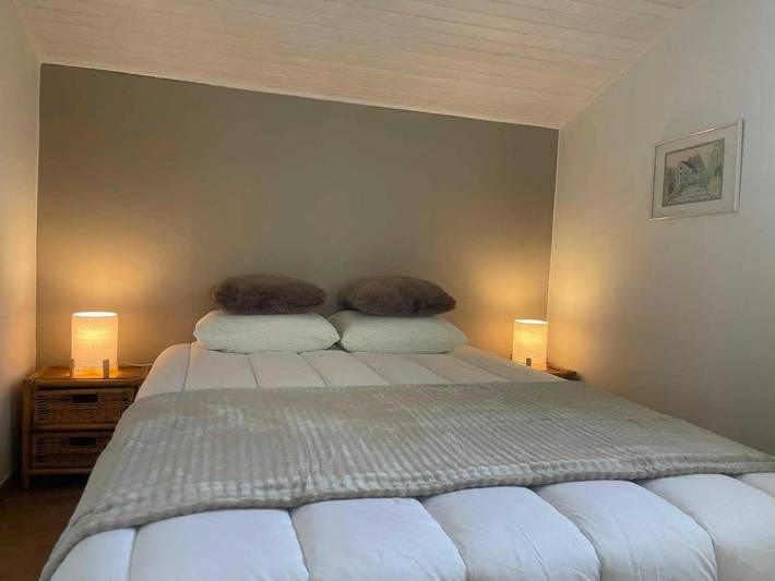 Sonniges Ferienhaus mit Pool in Yvoir, Region Namur