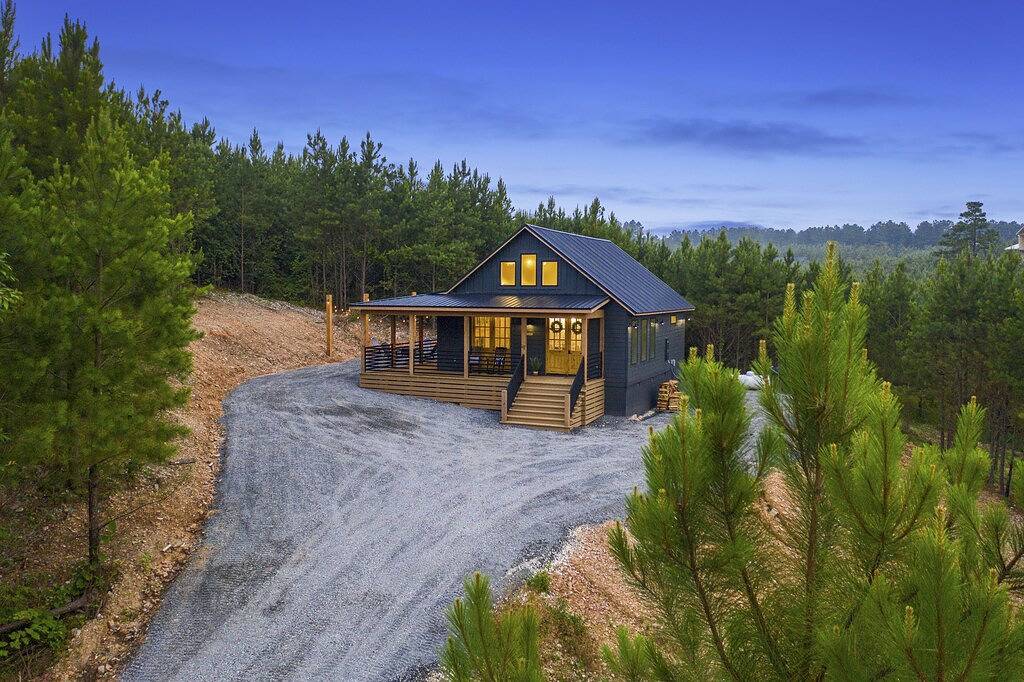 New!Pine Cone Cabin-Charming Luxury1Bedcabin that sleeps 4 surrounded by Pines in Broken Bow, Broken Bow Lake