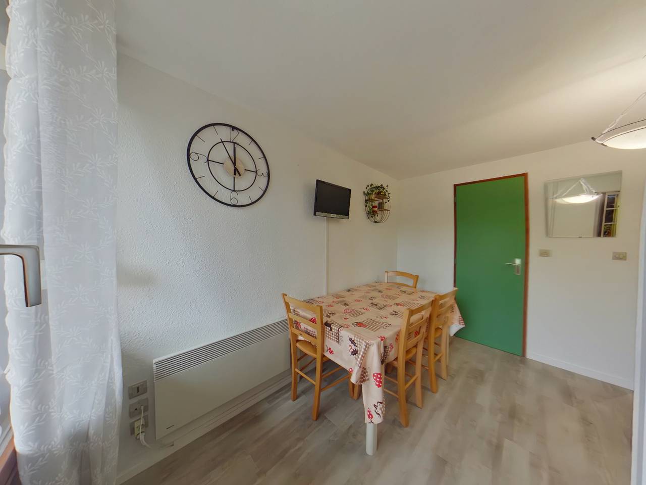 Appartement entier, Location 4 pers., proche centre Les Rousses, 1 chambre in Les Rousses, Parc naturel régional du Haut-Jura