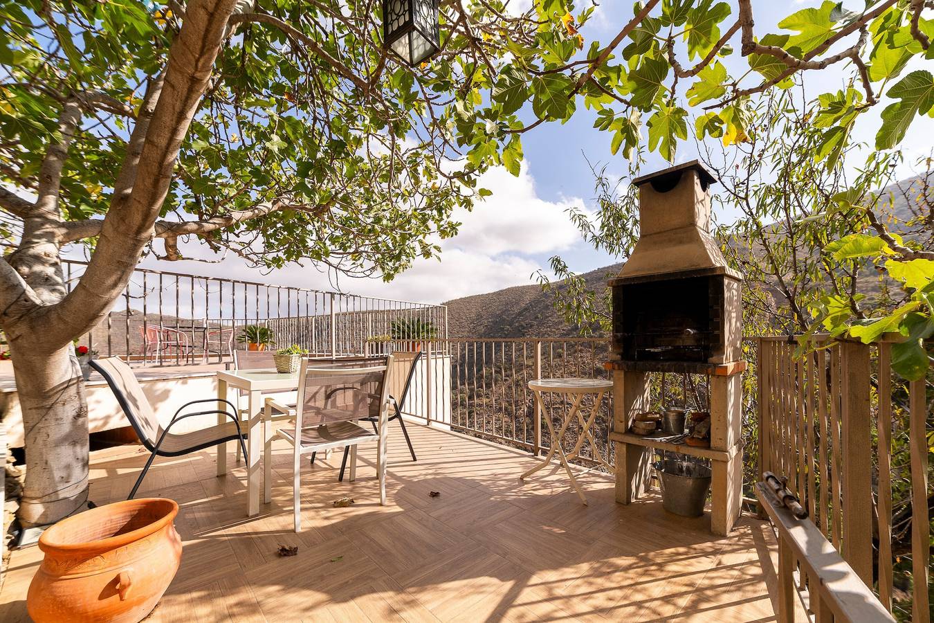 Maison de campagne "La Casa Al Revés" avec vue sur la montagne, Wi-Fi et climatisation in Laroya, Province d'Almería