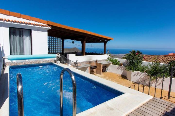 Casa rural para 9 personas, con piscina además de jardín y jacuzzi en San Miguel de Abona