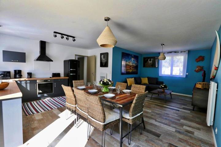 Appart’hôtel pour 8 personnes, avec Jacuzzi ainsi que Terrasse et Jardin