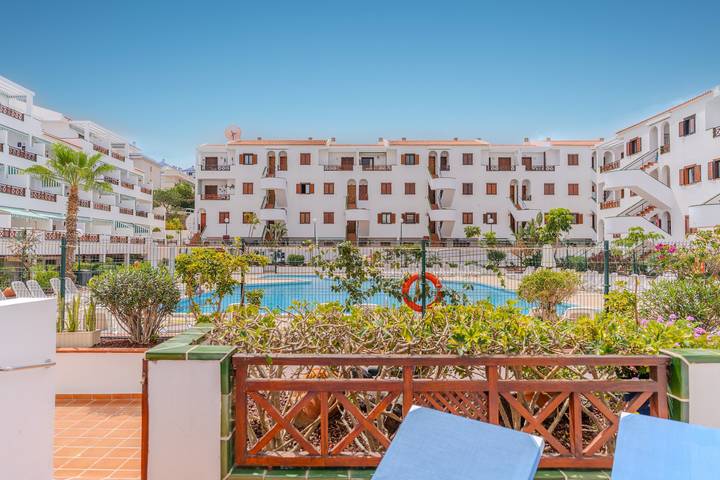 Apartamento entero, Apartamento Vacacional 'Victoria Court 2 51' con Piscina Compartida, Terraza Privada y Wi-Fi in Los Cristianos, Arona 