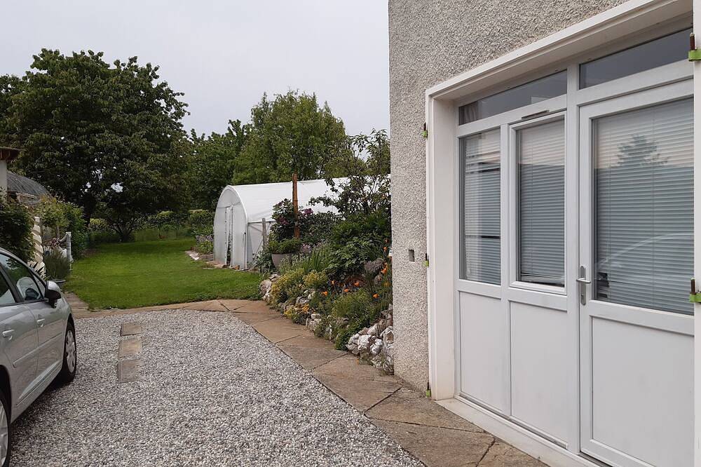 Entire apartment, Studio 20 m2 in house 5 km Chambéry 10 km Aix les Bains in Sonnaz, Chambéry region