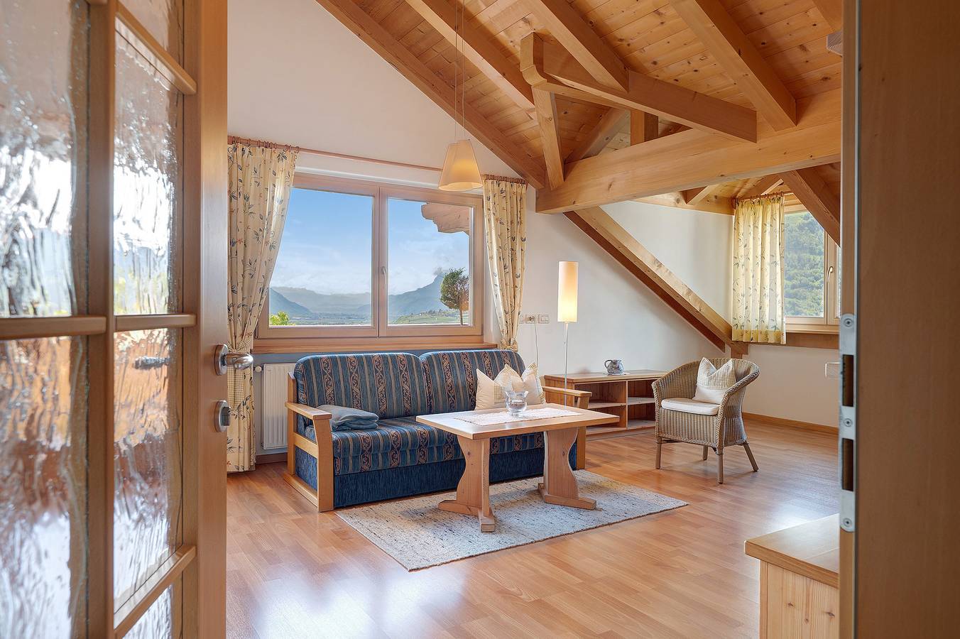 Ganze Wohnung, Ferienwohnung 'Hofanger Etschblick' mit Bergblick, Balkon und Wi-Fi in Algund, Texelgruppe