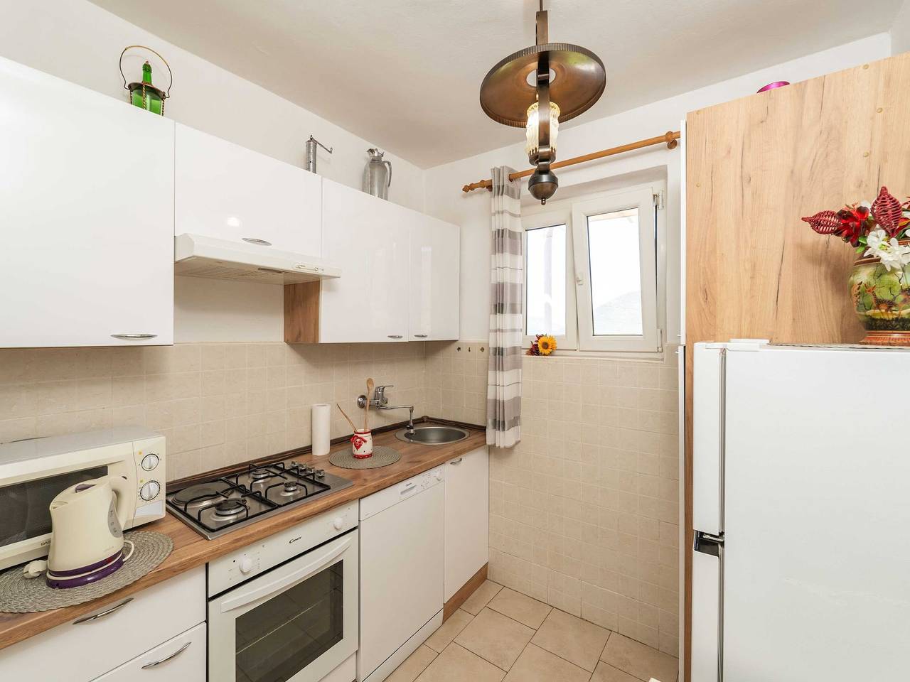 Villa Desin - Three Bedroom Apartment with Terrace and Garden View in Molunat, Dubrovnik-Neretva