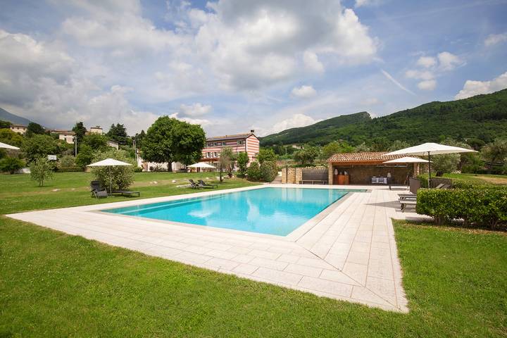 Casa vacanza per 14 persone a Caprino Veronese