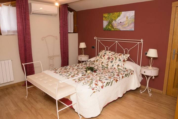Hôtel pour 3 personnes, avec Balcon et Terrasse ainsi que Jardin et Piscine à Pedrola