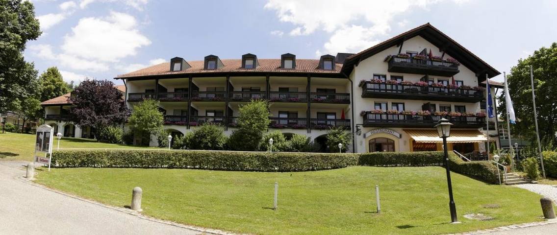 Hôtel pour 3 personnes, avec sauna et vue ainsi que jardin et piscine, animaux acceptés