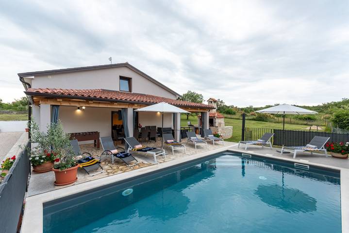Villa für 8 Personen, mit Garten und Terrasse in Kroatien