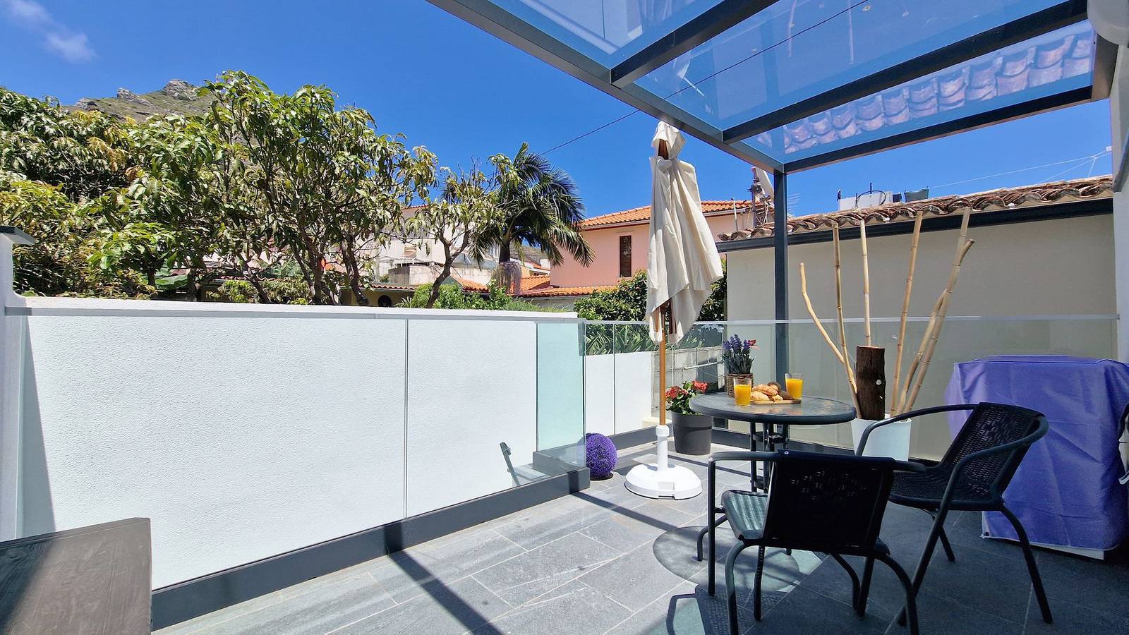 Ganze Wohnung, Ferienwohnung für 3 Personen mit Balkon in Machico, Madeira