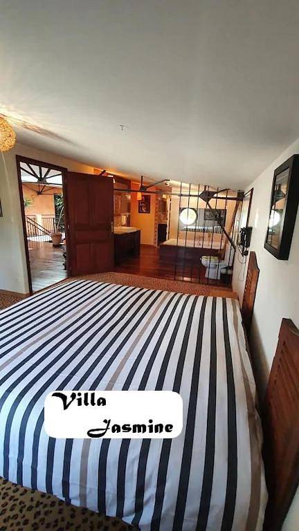 Location de vacances pour 24 personnes, avec jacuzzi et sauna ainsi que piscine et terrasse à Saint-Méen-le-Grand - 4