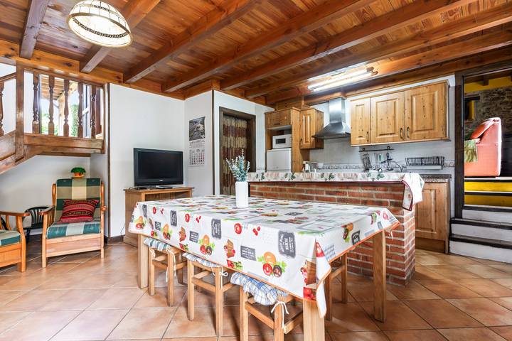 Casa rural 'La Nozal' con vistas a la montaña, piscina privada y Wi-Fi in Llanes, Costa Verde