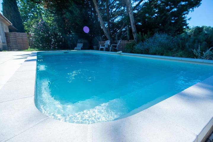 Location de vacances pour 8 personnes, avec piscine ainsi que vue et jardin à Caderousse - 3