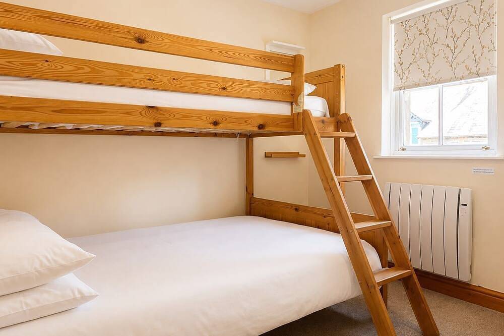 Entire apartment, Howgills Apartment 10 (self-catering accommodation with free parking and Wi-Fi) in Sedbergh, Yorkshire Dales National Park