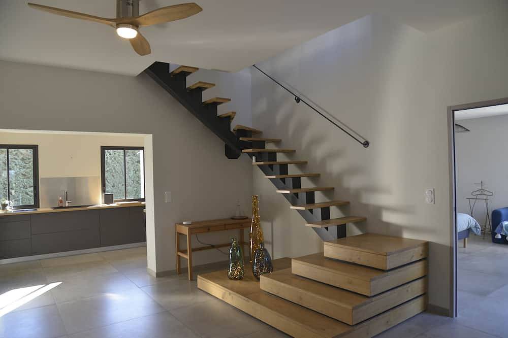 Beautiful house with heated infinity pool overlooking Barjac in Barjac, Alès region