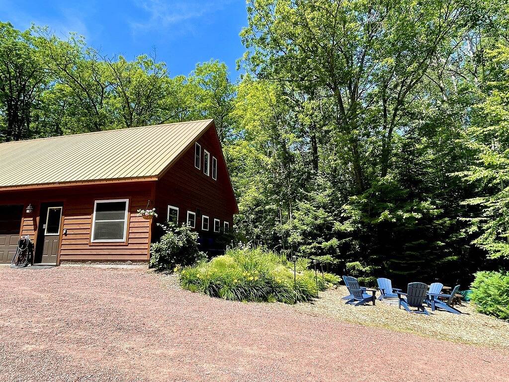 Bayfield Fruit Loop Retreat - Rock Garden Cottage in the woods in Bayfield, Bayfield County