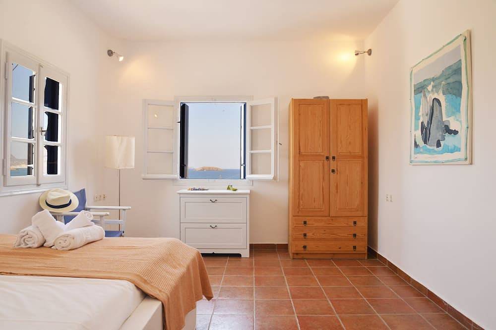 Ccladic villa with fantastic sea view in Pollonia, Milos