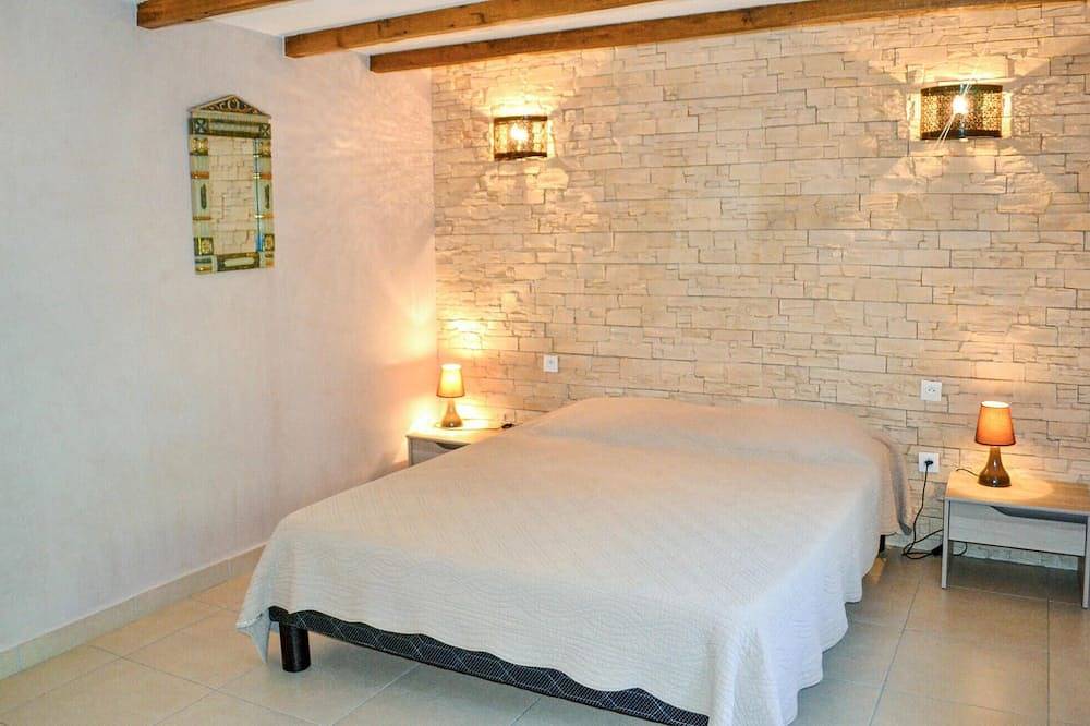 1 bedroom nice home in Lolme in Lolme, Périgord Pourpre