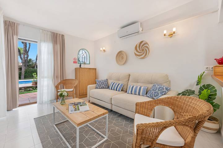 Ganze Wohnung, Apartment 'La Casita De La Playa' mit Gemeinschaftspool, WLAN und Klimaanlage in Carib Playa, Marbella