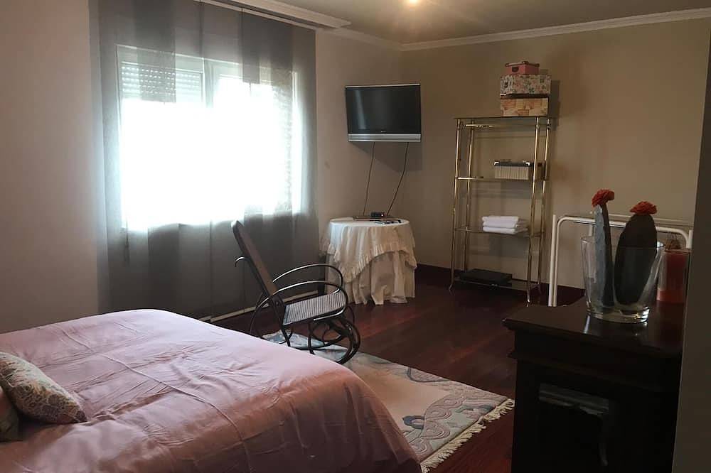 Villa con piscina en zona apacible in Villanueva de Arosa, Rias Baixas