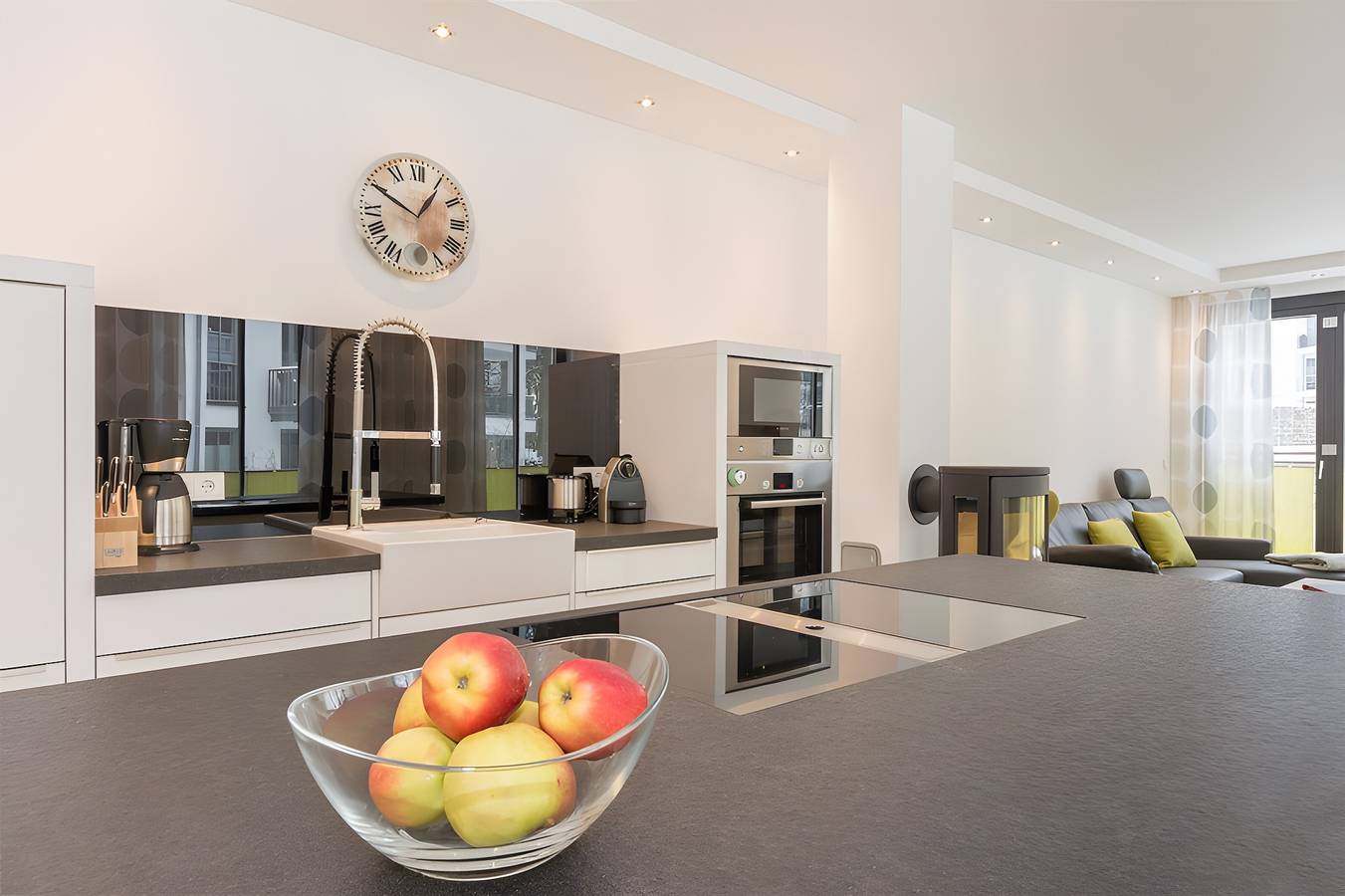 Appartement Seeschwalbe: Kamin, Pool, Terrasse, Wlan – Exklusiver Ostseeurlaub in Binz in Ostseebad Binz, Binz