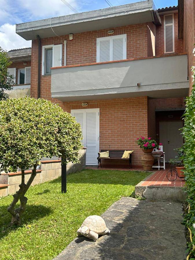Casa vacanza per 6 persone, con Balcone e Idromassaggio nonché Terrazza e Giardino a Calci