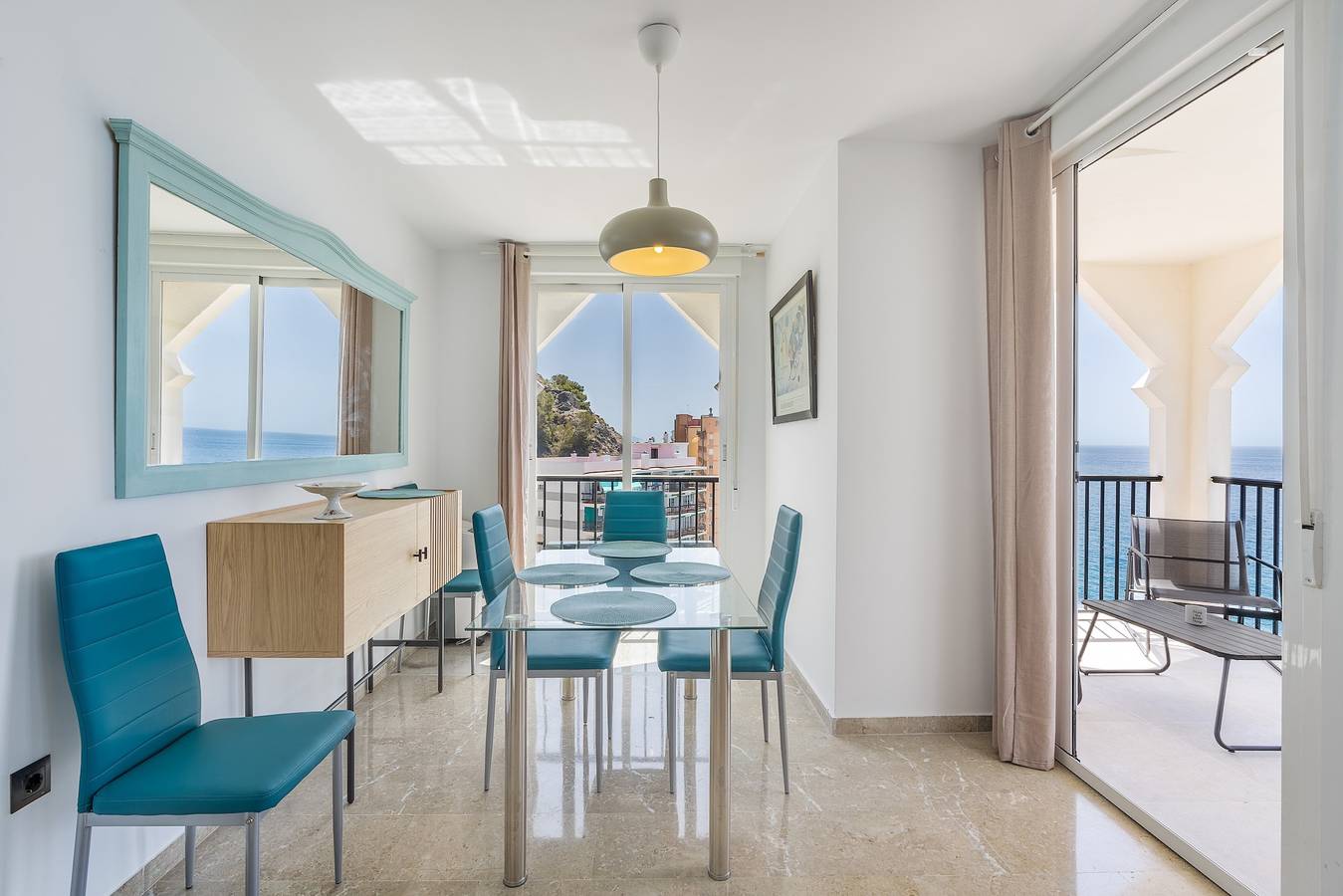 Ganze Wohnung, Ferienwohnung 'Cielo Y Mar' mit Meerblick, privater Terrasse und Wlan in Playa Puerta del Mar, Almuñecar