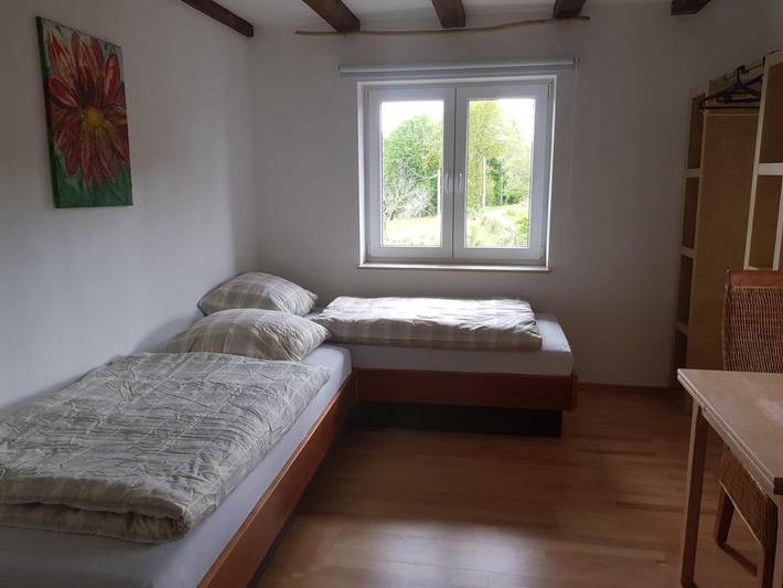 Ferienwohnung für 2 Personen, mit Terrasse und Ausblick in Much