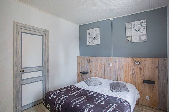 Location de vacances pour 6 personnes, avec jardin ainsi que terrasse et piscine, animaux acceptés à Les Eyzies-de-Tayac-Sireuil - 3