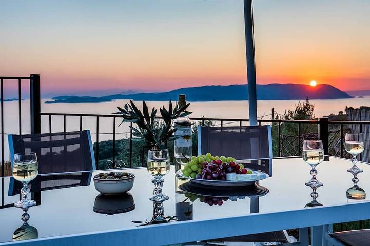 Villa for 6 people, with balcony and hot tub in Skopelos
