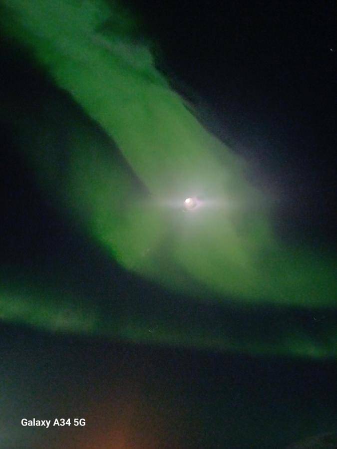 Ferielejlighed for 2 personer, med udsigt og have samt søudsigt, børnevenlig i Island