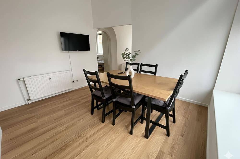 Ganze Wohnung, Homebase mit Küche und 5 Einzelbetten zentral gelegen in Krefeld, Niederrhein
