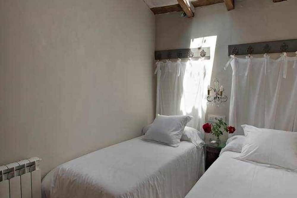 Apartamento entero, Argenter, ático deluxe con terraza in Olot, Parc Natural de Zona Volcànica de la Garrotxa