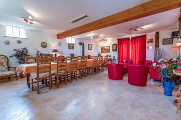 Gîte pour 10 Personnes dans Dampierre-le-Château, Marne, Photo 1