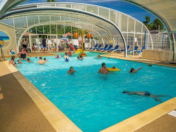 Camping pour 6 personnes, avec piscine et bassin pour enfant, animaux acceptés à La Faute-sur-Mer