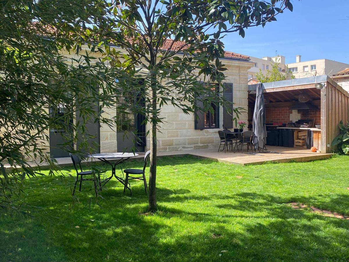 Villa with Private Pool in Bordeaux, Bordeaux und Umgebung