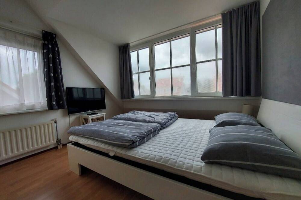 Neu saniertes gr. Ferienhaus 110qm Wfl., gr .Garten Zeeland am Meer mit Hund in Scharendijke, Zeeuwse Kust