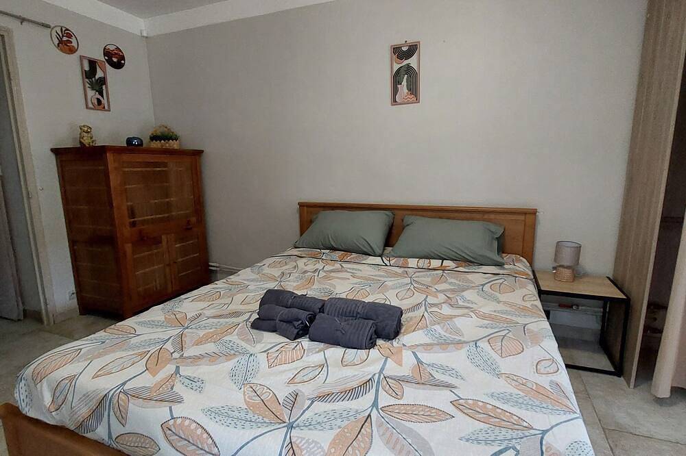 Entire apartment, Gîte Le Mûrier in Lauris, Parc naturel régional du Luberon