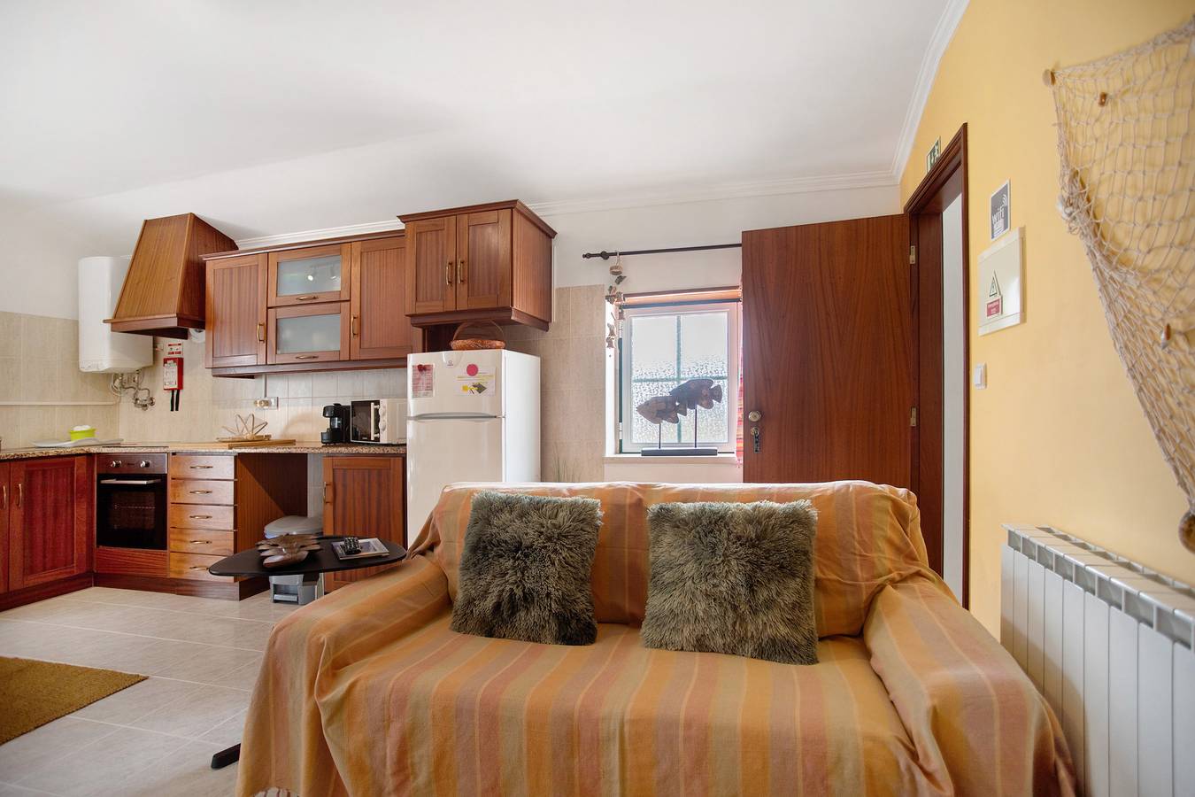 Ganze Wohnung, Ferienwohnung 'Porto Dinheiro Beach 2' mit Gemeinschaftspool, gemeinsamer Terrasse und Wlan in Ribamar, Lissabon Distrikt