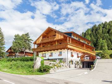 Hotel für 2 Personen, mit Sauna und Garten in Toblach