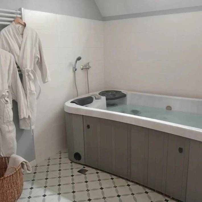 Location de vacances pour 2 personnes, avec vue ainsi que jardin et terrasse dans Couzon - 2