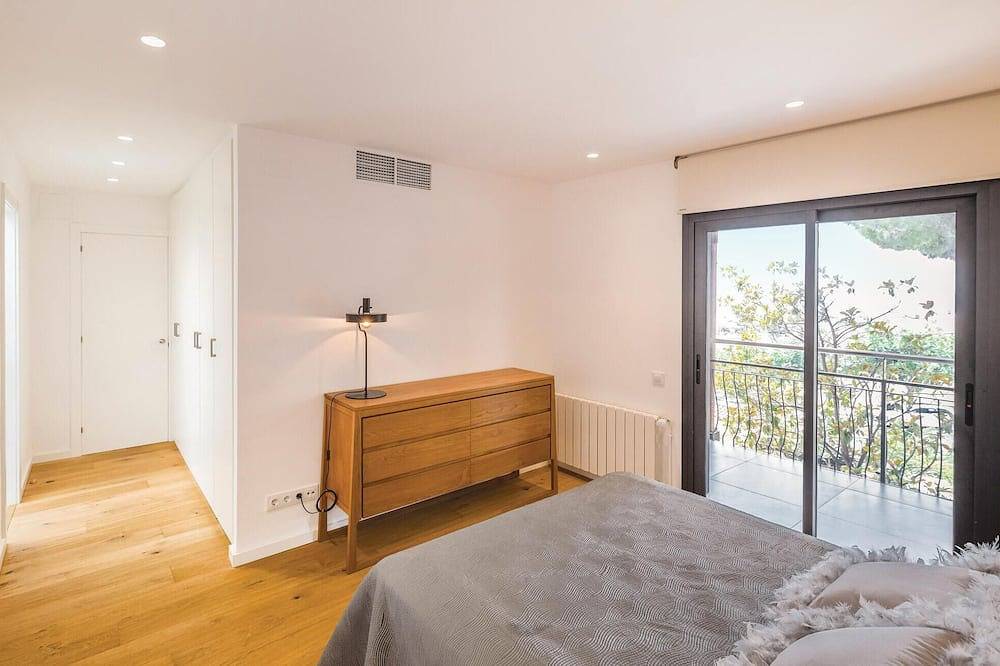 Beach front home in Alella in Alella, Costa del Maresme