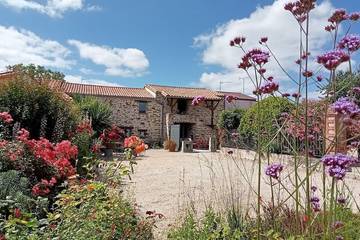 Gîte pour 2 personnes, avec terrasse à Monnières