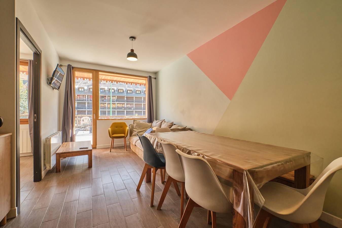 Ganze Wohnung, Appartement 'Marmotte 101' mit Bergblick, privater Terrasse und Balkon in Mont-de-Lans, Les Deux Alpes