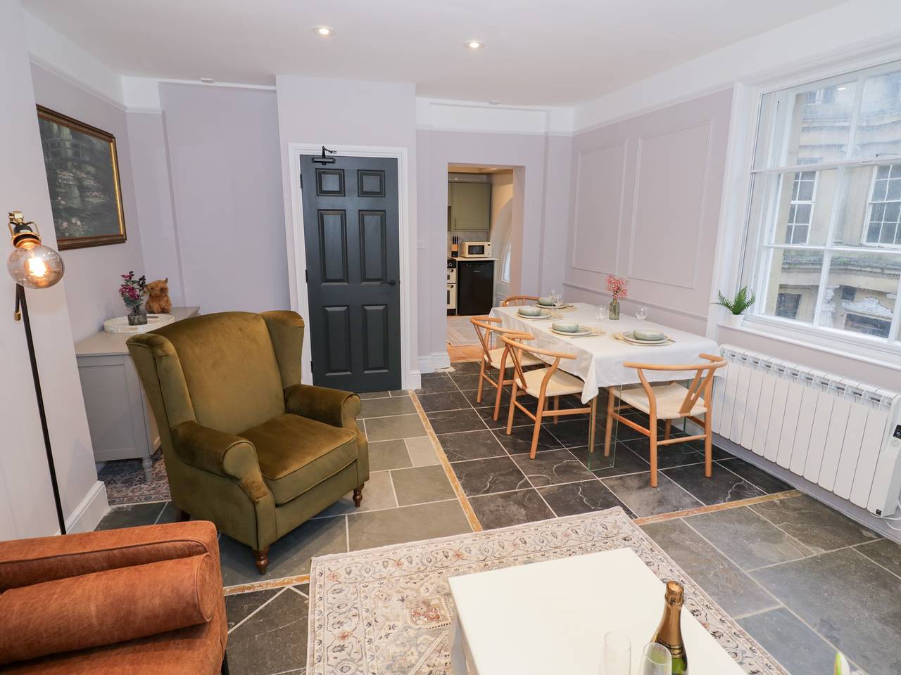 Entire apartment, 12 Montpellier Arcade in Cheltenham, Gloucestershire