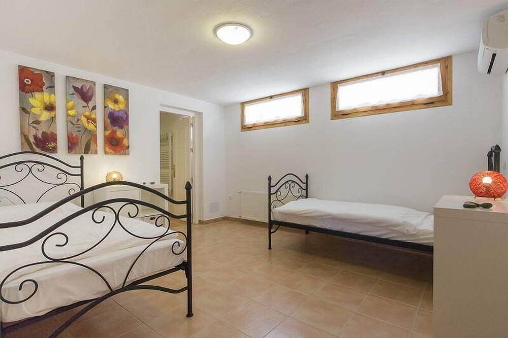Top Ferienhaus mit Pool direkt 1. Linie am Strand - einzigartig auf Ibiza in Cala Llenya, Santa Eulària des Riu