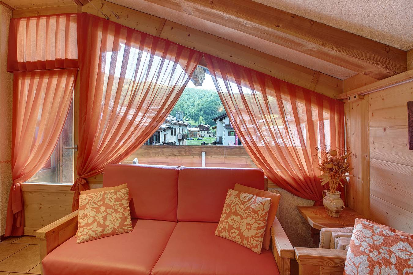 Appartamento intero, Appartamento per vacanze 'Baita Dei Ski Casina' vicino alle piste con balcone e Wi-Fi in Livigno (Borgo), Livigno