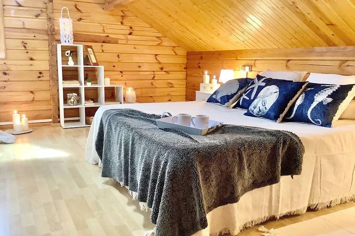 Beautiful wooden villa in a charming place surrounded by nature. in La Pobla Tornesa, Costa del Azahar