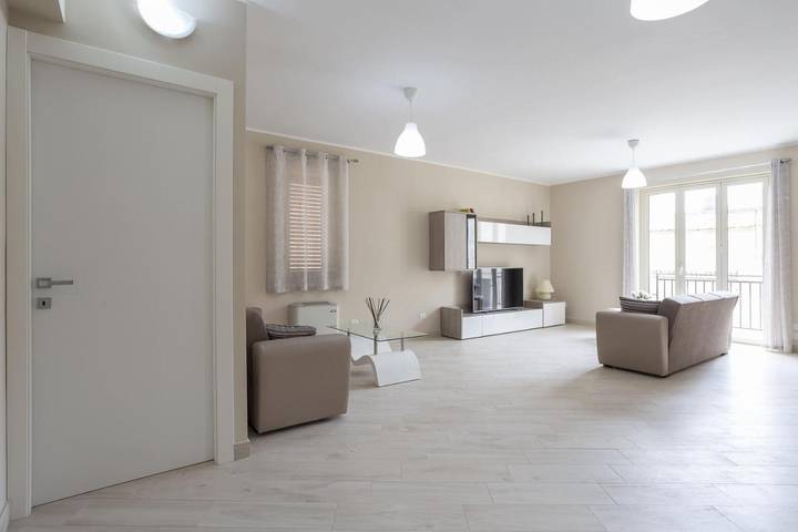 Gîte pour 8 personnes, avec terrasse à Delia (homonymie)